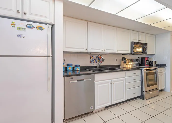 Holiday home Ocean And Bay Views 2br Pool Access Sleeps 6