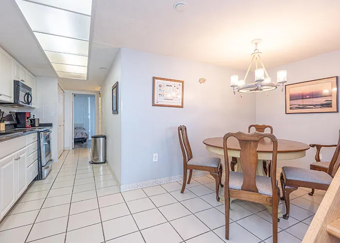 Holiday home Ocean And Bay Views 2br Pool Access Sleeps 6