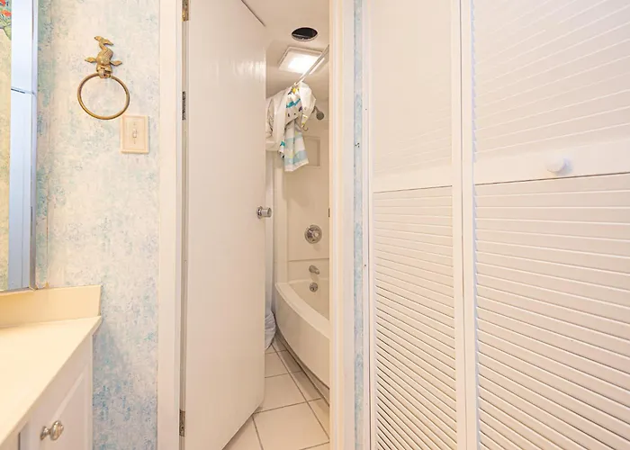 Holiday home Ocean And Bay Views 2br Pool Access Sleeps 6